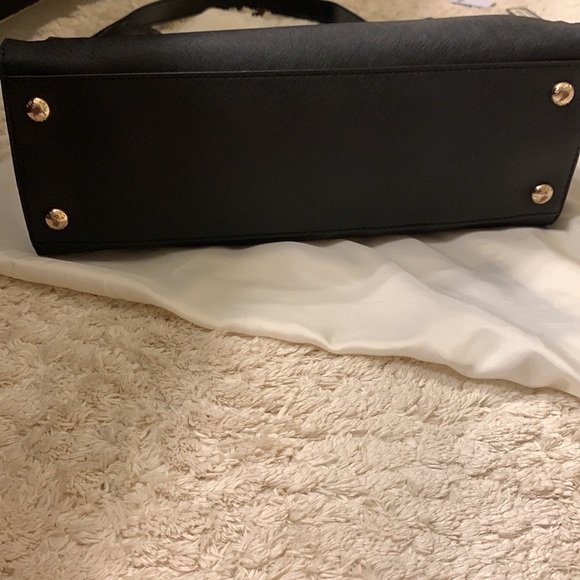 Michael kors purse - Picture 3 of 11